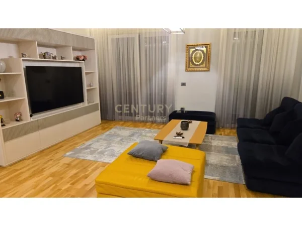 Tirane, jepet me qera apartament 2+1 Kati 2, 140 m² 2.000 € (JOY RESIDENCES TEG)