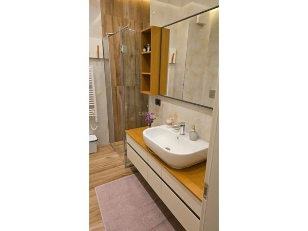 Tirane, jepet me qera apartament 2+1 Kati 2, 140 m² 2.000 € (JOY RESIDENCES TEG)