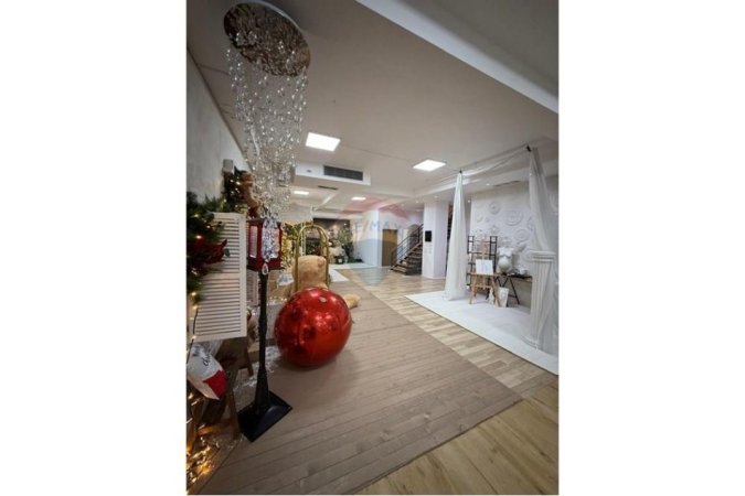 Tirane, shitet apartament duplex Dublex , 550 m² 879.840 € (Ali Demi)