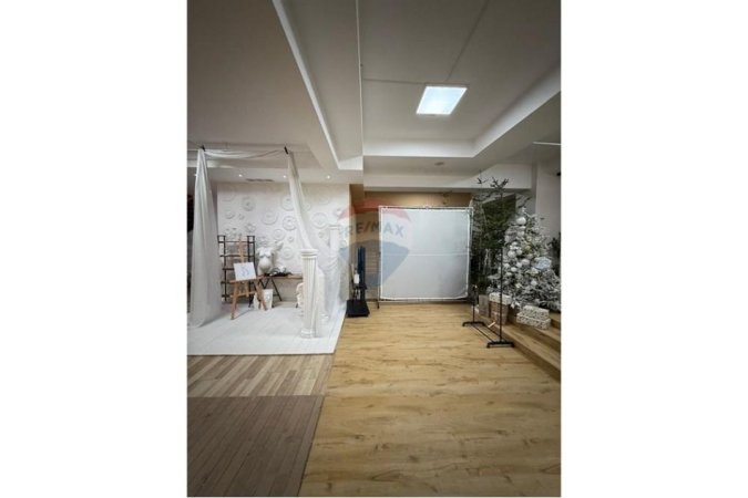 Tirane, shitet apartament duplex Dublex , 550 m² 879.840 € (Ali Demi)