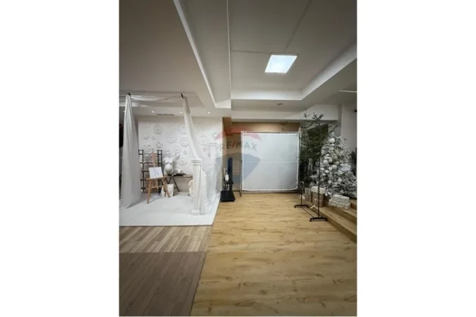 Tirane, shitet apartament duplex Dublex , 550 m² 879.840 € (Ali Demi)