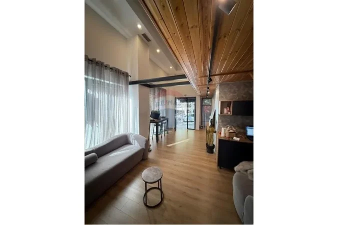 Tirane, shitet apartament duplex Dublex , 550 m² 879.840 € (Ali Demi)