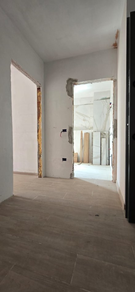 Tirane, shitet apartament 1+1 Kati 1, 139.460 € 