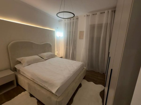 Tirane, jepet me qera apartament 1+1+Aneks+Ballkon Kati 6, 69 m² 