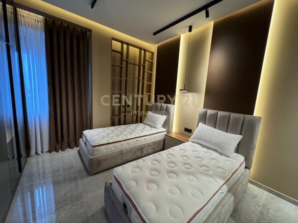 Tirane, jepet me qera apartament 3+1 Kati 2, 250 m² 3.000 € (Rezidencen Secret Garden)