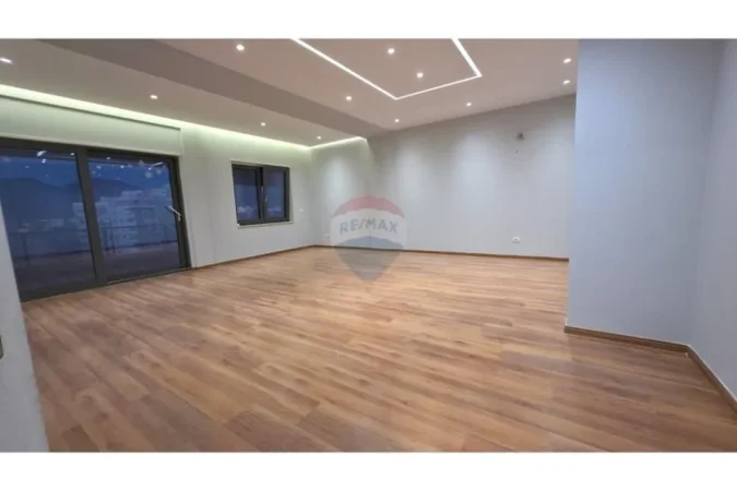 Tirane, shitet zyre , 145 m² 410.000 € (Sheshi Karl Topia, Tiranë(ID: 530221066-252)