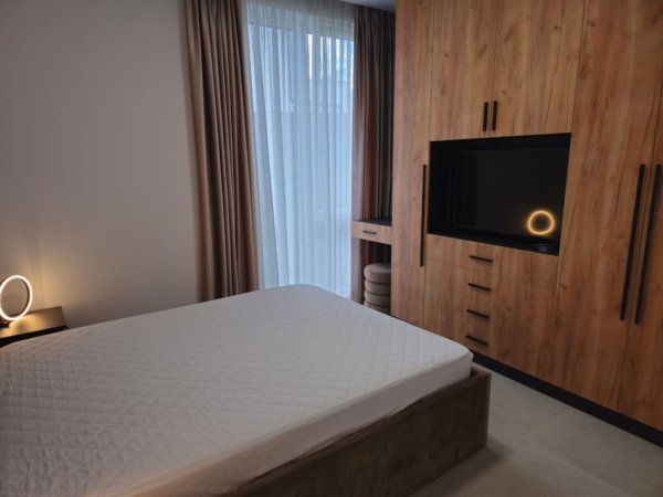 Tirane, jepet me qera apartament 2+1 Kati 2, 132 m² 1.300 € (Liqeni i Thate)