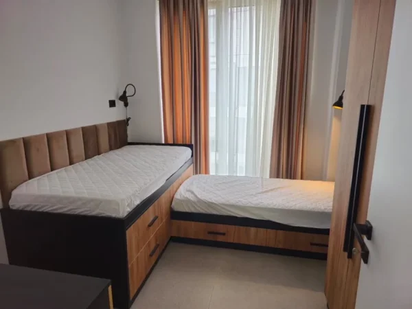 Tirane, jepet me qera apartament 2+1 Kati 2, 132 m² 1.300 € (Liqeni i Thate)