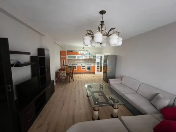 Tirane, jepet me qera apartament 2+1 Kati 7, 130 m² 750 € (Zogu Zi)
