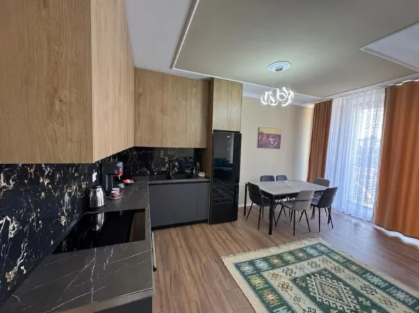 Tirane, jepet me qera apartament 2+1+Ballkon Kati 1, 100 m² 920 € (Rriza Cerova/Shkolla 9-vjecare 4 Deshmoret)