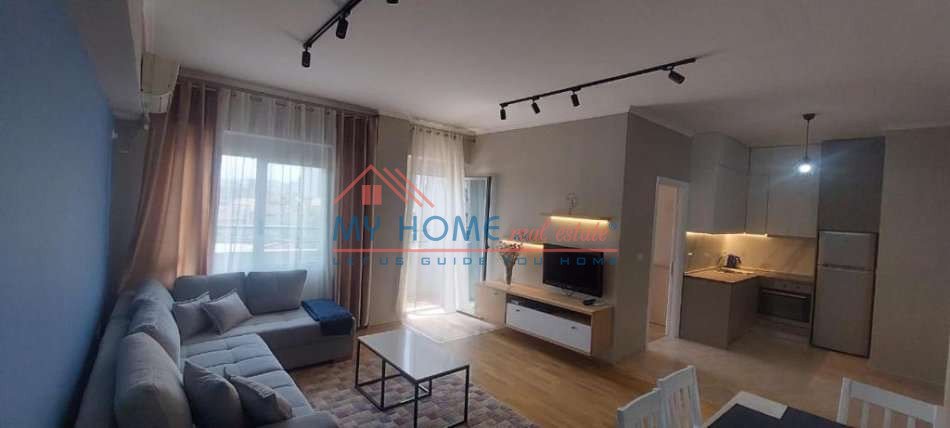 Tirane, jepet me qera apartament 1+1+Ballkon Kati 4, 65 m² 600 € (Rruga e Dibres)