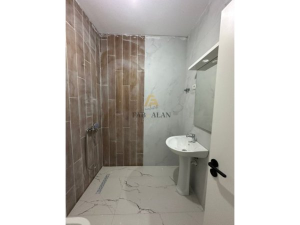 Tirane, jepet me qera apartament 2+1 Kati 4, 450 € (Kamez)