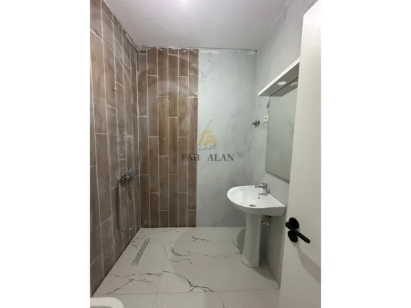 Tirane, jepet me qera apartament 2+1 Kati 4, 450 € (Kamez)
