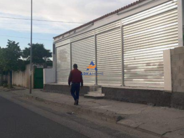 Tirane, jepet me qera ambjent biznesi Kati 0, 80 m² 600 € 