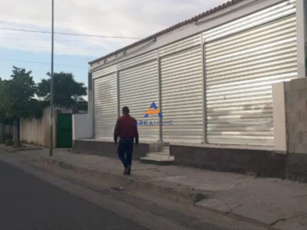 Tirane, jepet me qera ambjent biznesi Kati 0, 80 m² 600 € 