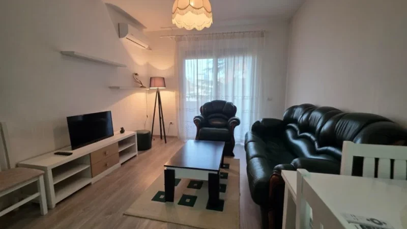 Tirane, jepet me qera apartament 1+1+Ballkon Kati 4, 67 m² 600 € (Myslym Shyri)