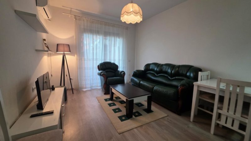 Tirane, jepet me qera apartament 1+1+Ballkon Kati 4, 67 m² 600 € (Myslym Shyri)