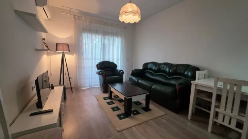 Tirane, jepet me qera apartament 1+1+Ballkon Kati 4, 67 m² 600 € (Myslym Shyri)