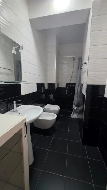 Tirane, jepet me qera apartament 1+1+Ballkon Kati 4, 67 m² 600 € (Myslym Shyri)