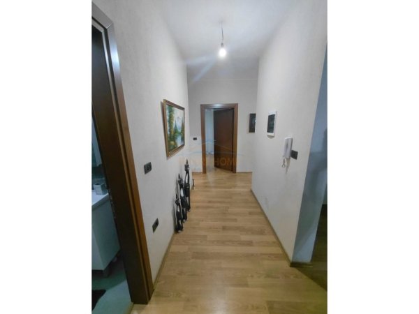 Pogradec, jepet me qera shtepi 3+1+Ballkon Kati 3, 143 m² 300 € (Rruga Sul Starovari)