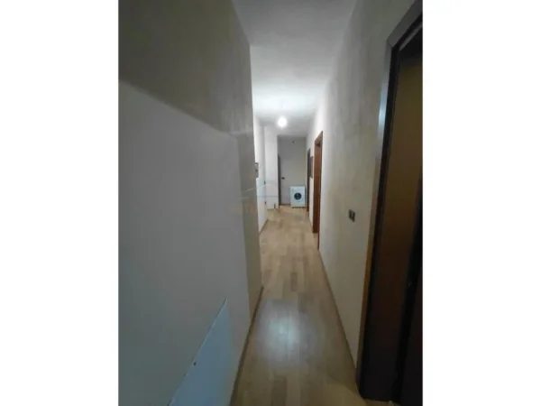 Pogradec, jepet me qera shtepi 3+1+Ballkon Kati 3, 143 m² 300 € (Rruga Sul Starovari)