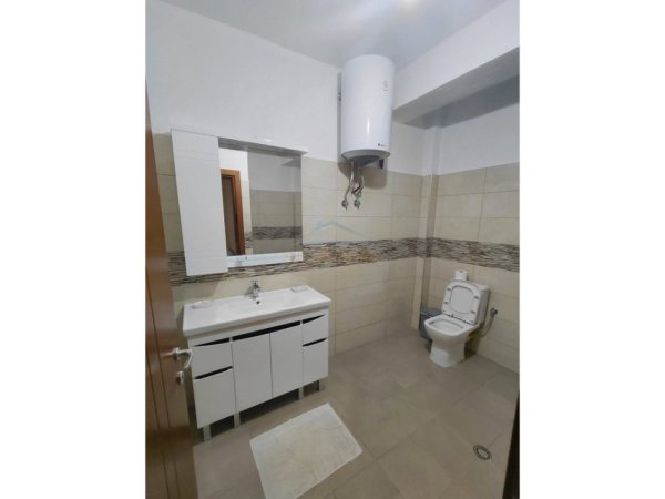 Pogradec, jepet me qera shtepi 3+1+Ballkon Kati 3, 143 m² 300 € (Rruga Sul Starovari)