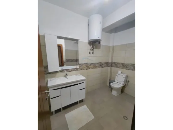 Pogradec, jepet me qera shtepi 3+1+Ballkon Kati 3, 143 m² 300 € (Rruga Sul Starovari)