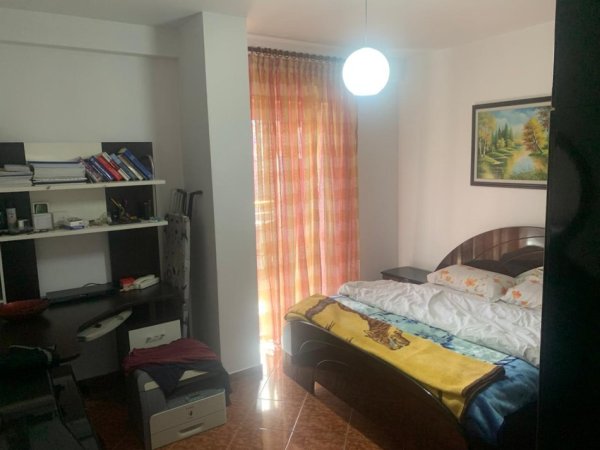 Tirane, jepet me qera apartament 1+1+Ballkon Kati 5, 90 m² 520 € (Don Bosko)