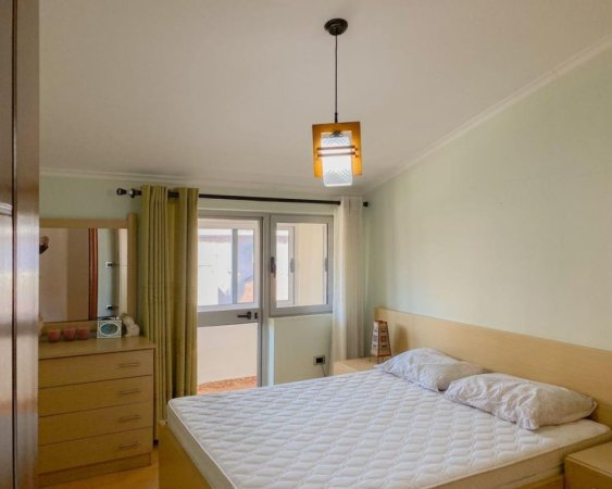 Tirane, jepet me qera apartament 2+1 Kati 4, 700 € 