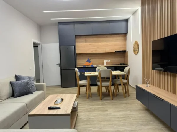 Tirane, jepet me qera 2+1+Ballkon Kati 7, 120 m² 624 € 