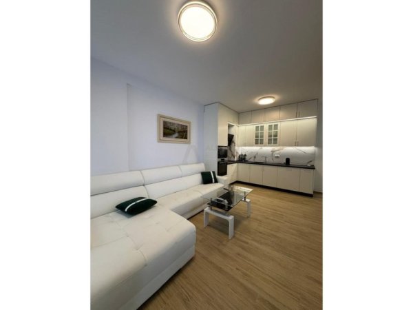 Tirane, jap me qera apartament 2+1 Kati 5, 92 m² (univers city)