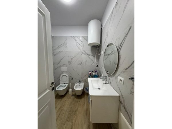 Tirane, jap me qera apartament 2+1 Kati 5, 92 m² (univers city)