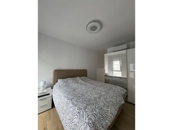 Tirane, jap me qera apartament 2+1 Kati 5, 92 m² (univers city)