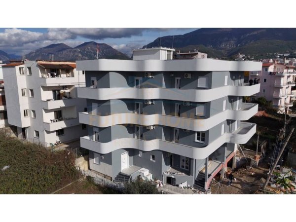 Tirane, jepet me qera Vile 3 Katshe Kati 1, 2.200 m² 6.000 € 