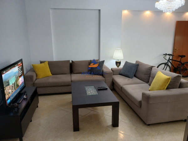 Tirane, jepet me qera apartament 2+1+Ballkon Kati 2, 87 m² 520 € 
