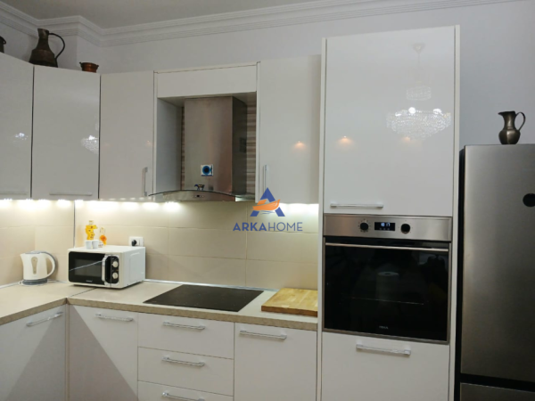 Tirane, jepet me qera apartament 2+1+Ballkon Kati 2, 87 m² 520 € 