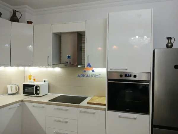 Tirane, jepet me qera apartament 2+1+Ballkon Kati 2, 87 m² 520 € 