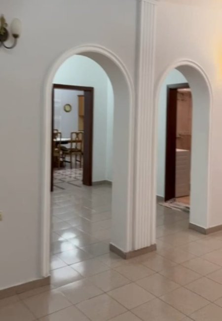 Tirane, jepet me qera apartament 2+1 Kati 2, 