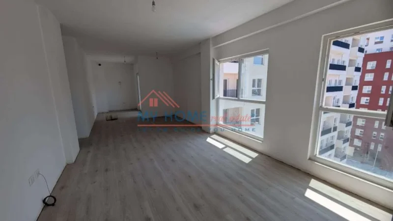 Tirane, shitet apartament 2+1+Ballkon Kati 5, 118 m² 206.000 € (Rruga Dritan Hoxha)