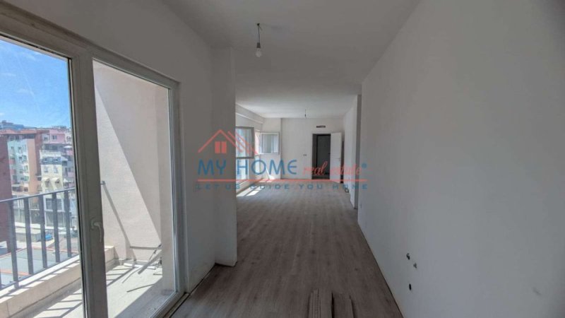 Tirane, shitet apartament 2+1+Ballkon Kati 5, 118 m² 206.000 € (Rruga Dritan Hoxha)