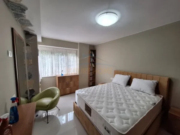 Tirane, jepet me qera apartament 2+1 Kati 2, 70 m² 800 € 