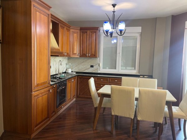 Tirane, jepet me qera apartament 2+1+Aneks+Ballkon , 1.000 € 