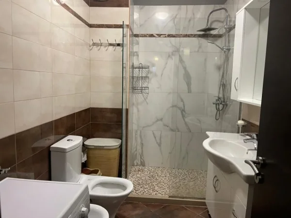 Tirane, jepet me qera apartament 2+1+Aneks+Ballkon , 1.000 € 