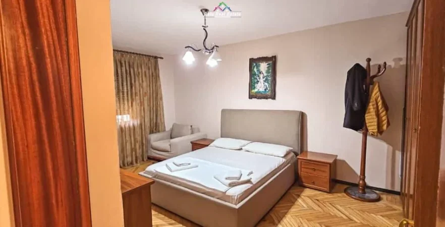 Tirane, jepet me qera apartament 2+1 Kati 3, 78 m² 700 € (Rruga Myslym Shyri)
