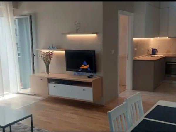 Tirane, jap me qera apartament 1+1+Ballkon Kati 4, 70 m² 624 € 