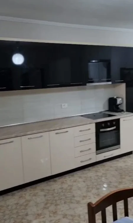 Tirane, jepet me qera apartament 2+1 Kati 6, 600 € 