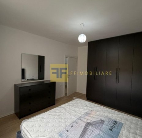 Tirane, jepet me qera apartament 1+1+Ballkon Kati 2, 70 m² 500 € (Rruga Irfan Tomini, Tiranë e Re)