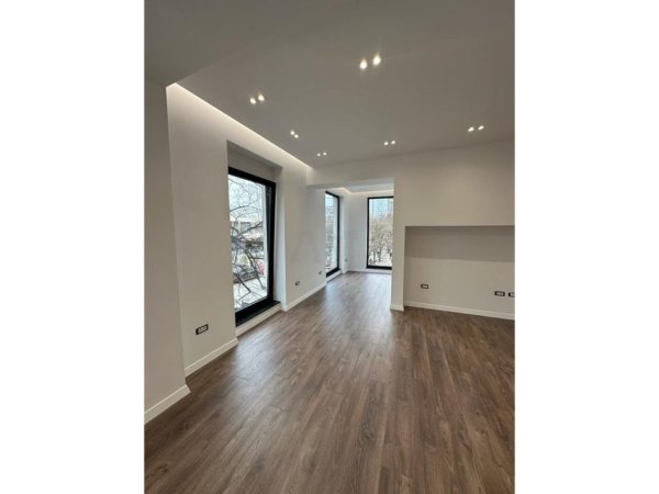 Tirane, jap me qera 1+1 Kati 1, 76 m² 1.500 € (myslymshyr)