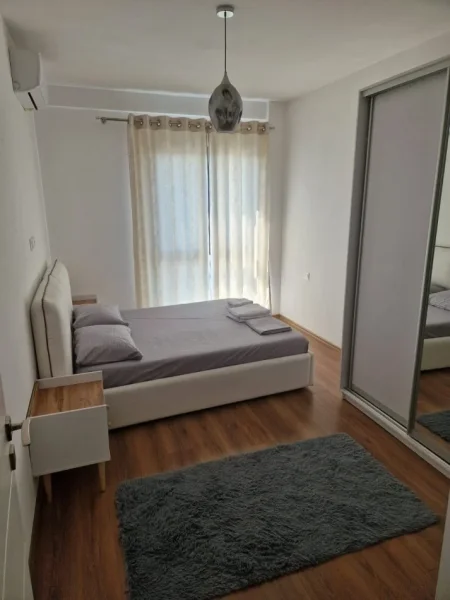 Tirane, jepet me qera apartament 1+1+Ballkon Kati 9, 70 m² 600 € (Rruga e Dibres, Kompleksi Arlis)