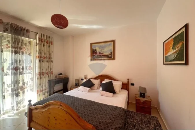 Tirane, jepet me qera apartament 2+1+Ballkon , 100 m² 700 € (Rruga Hoxha Tahsim)